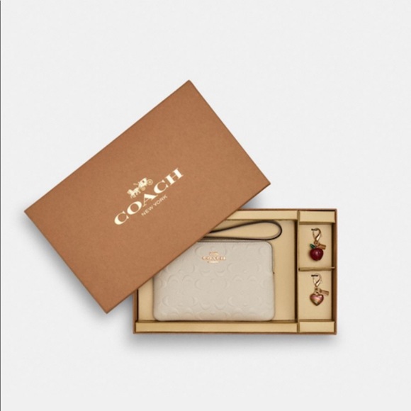 Coach Boxed Corner Zip Wristlet In Signature Leather With Apple & Heart Charms - Picture 3 of 15